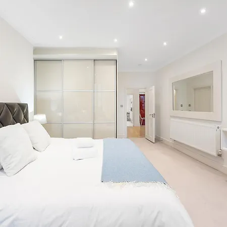 Casa Italia Near Hyde Park & Kensington High Street - Wifi & Washing Machine - Free Luggage Storage Available Nearby Apartamento